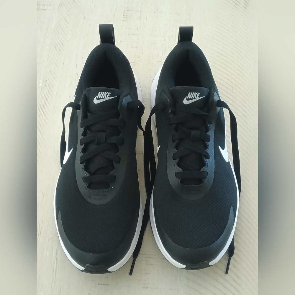 Women's Nike Promina Sneakers Size 10